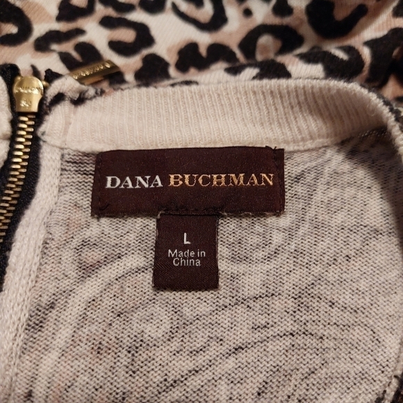 DANA BUCHMAN LADIES SHORT SLEEVE ANIMAL PRINT TOP- L - Picture 4 of 4